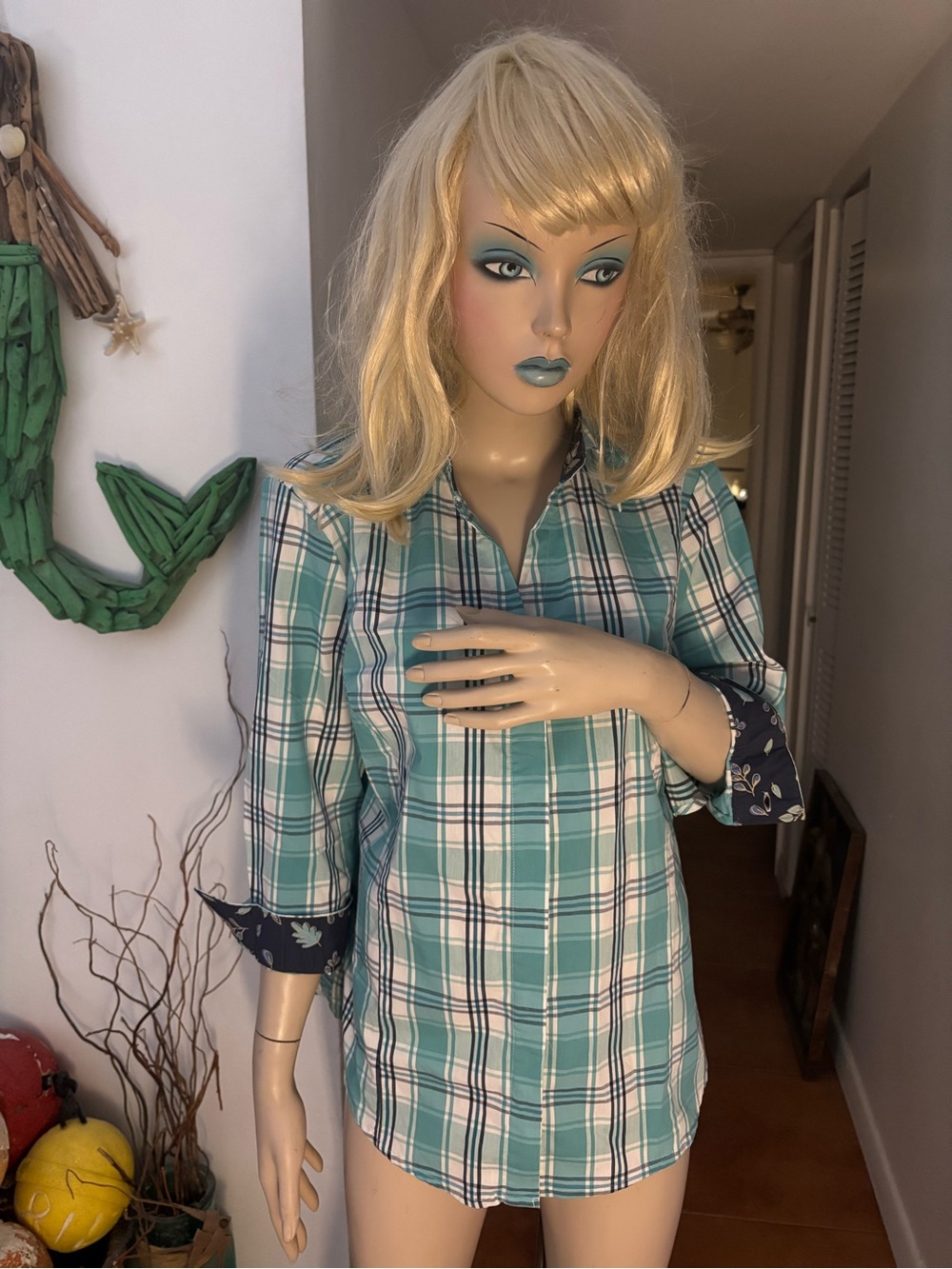 Women’s button up Laura Scott plaid/checkered blouse Colors are beautiful NEW